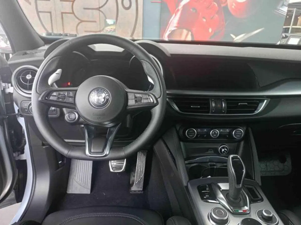 Alfa Romeo Stelvio nuova a Vercelli (9)