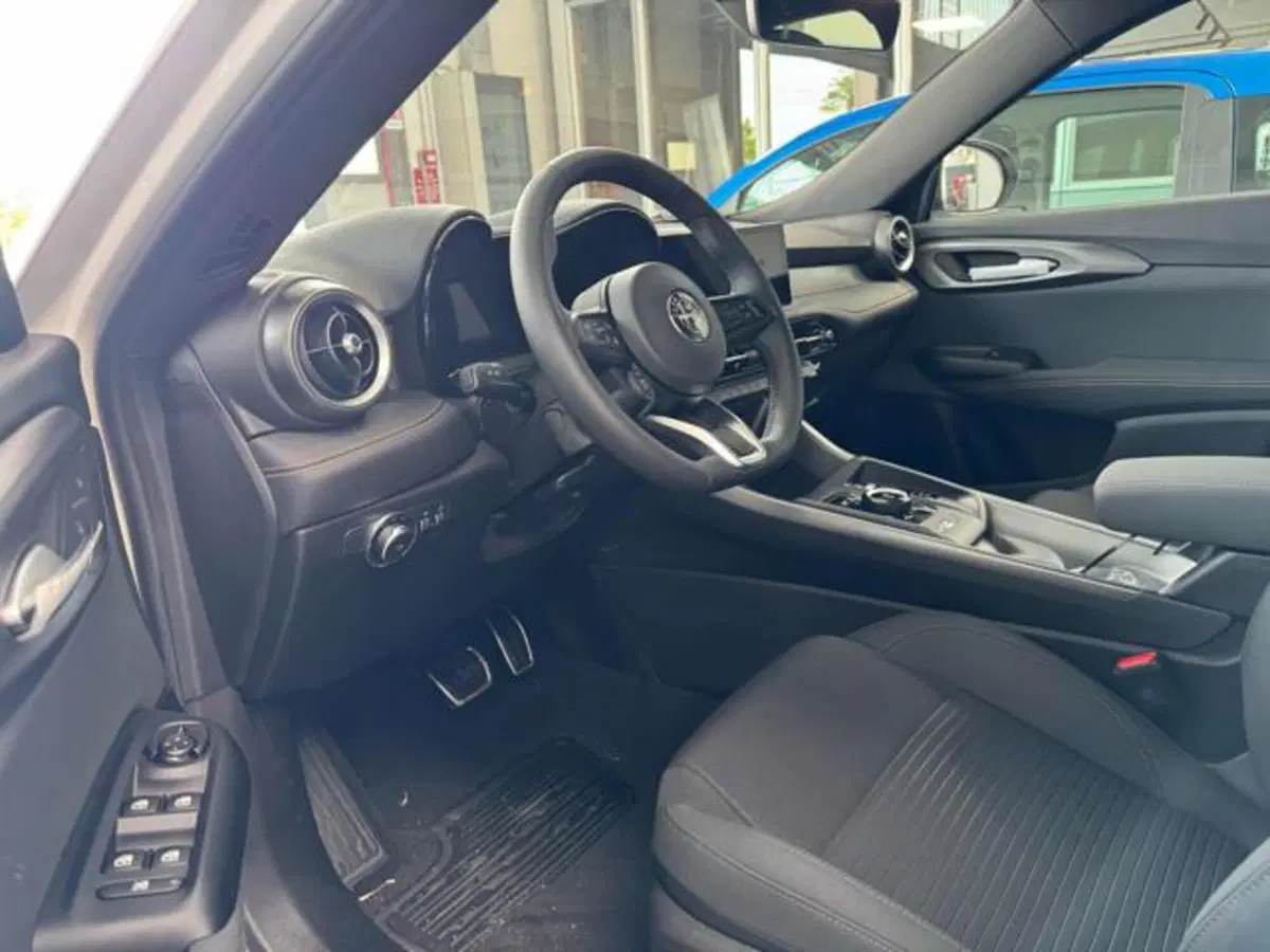 Alfa Romeo Tonale nuova a Vercelli (11)