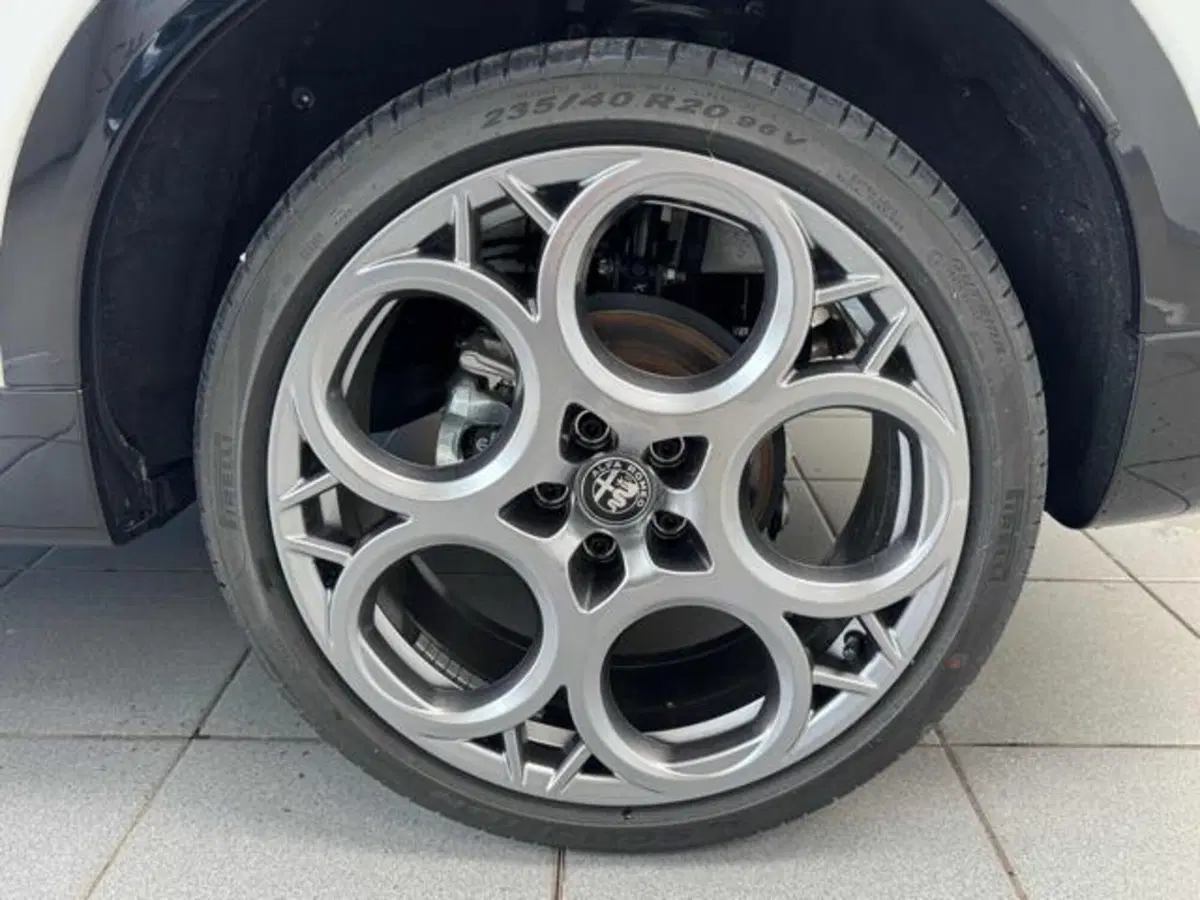 Alfa Romeo Tonale nuova a Vercelli (9)
