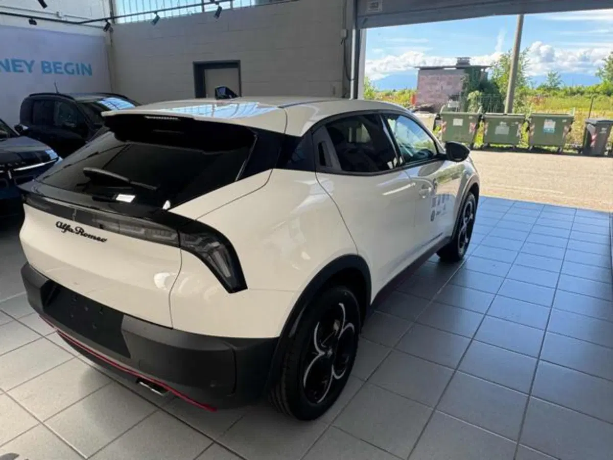 Alfa Romeo Junior nuova a Vercelli (7)