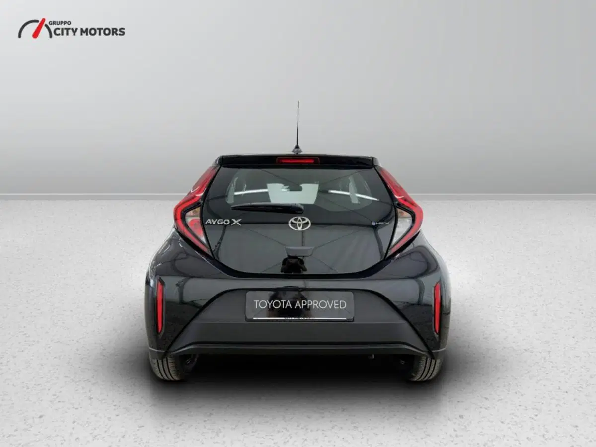 Toyota Aygo X nuova a Monza e Brianza (5)