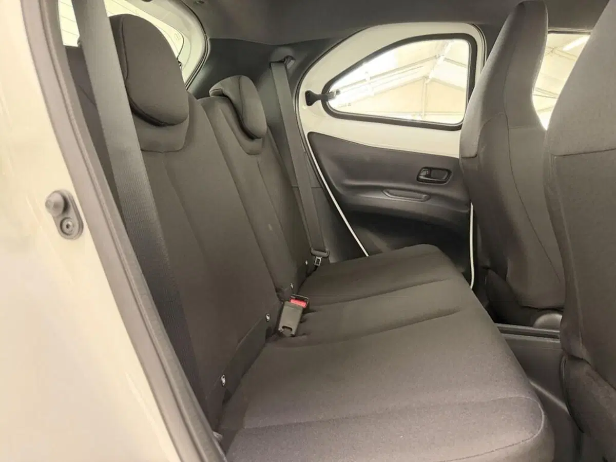 Toyota Aygo X nuova a Monza e Brianza (10)