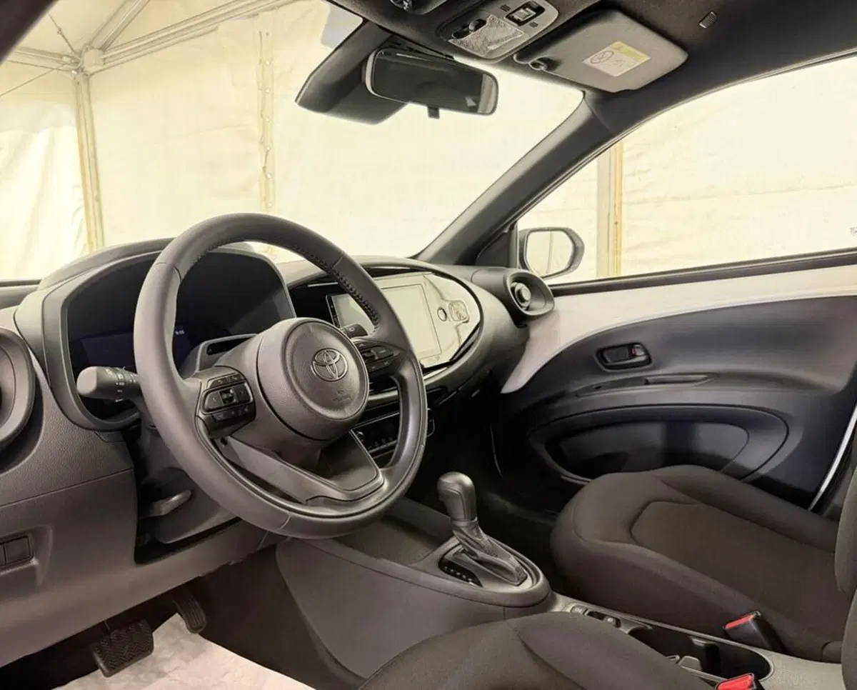 Toyota Aygo X nuova a Monza e Brianza (11)