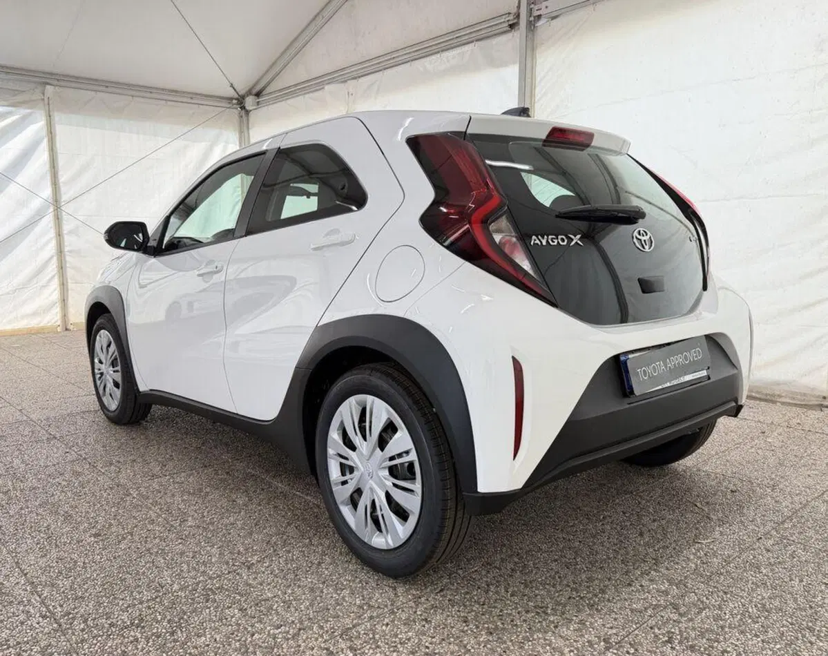 Toyota Aygo X nuova a Monza e Brianza (4)