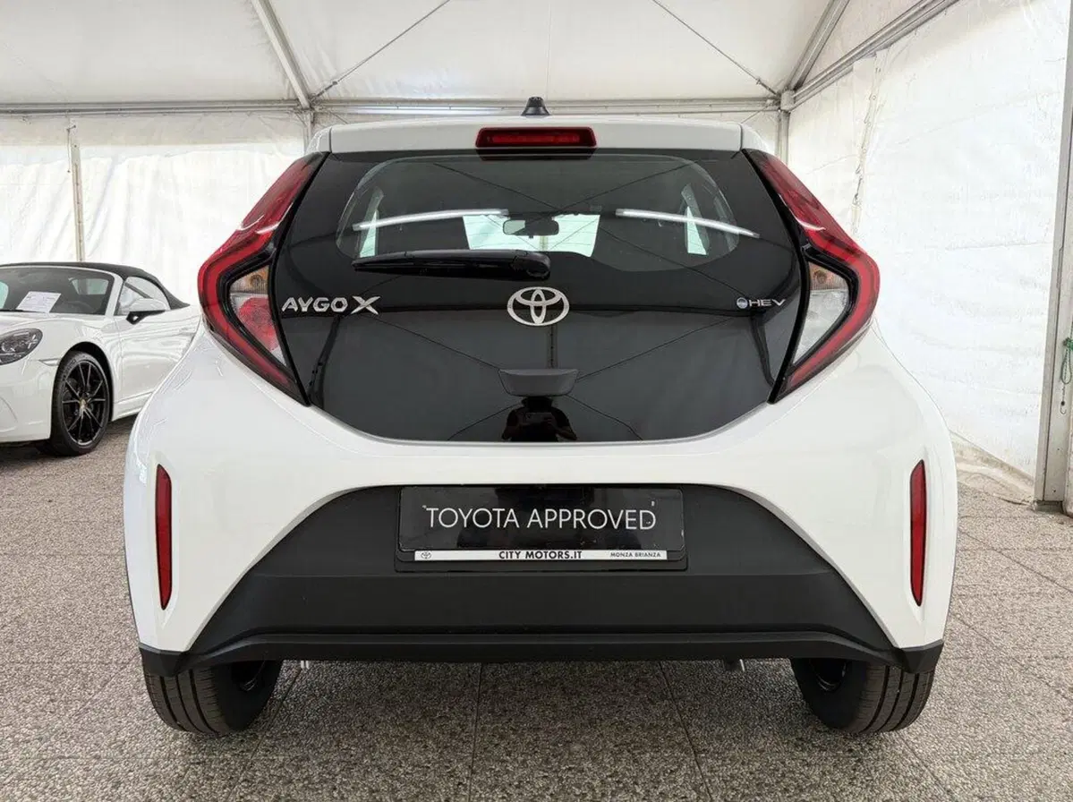 Toyota Aygo X nuova a Monza e Brianza (5)