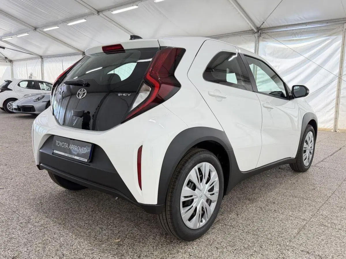 Toyota Aygo X nuova a Monza e Brianza (6)
