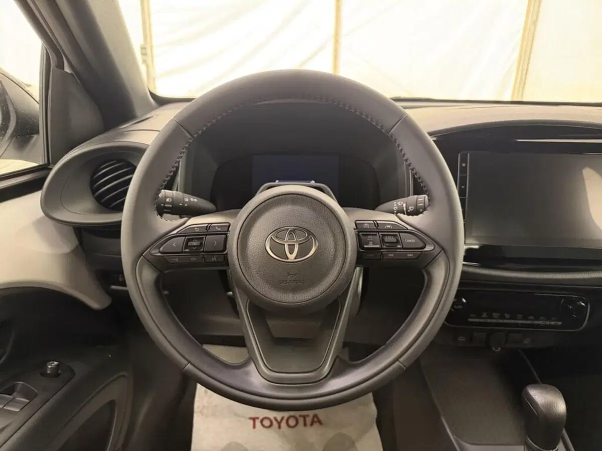 Toyota Aygo X nuova a Monza e Brianza (7)