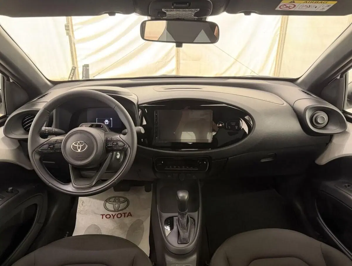 Toyota Aygo X nuova a Monza e Brianza (8)