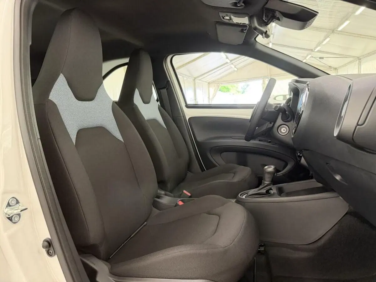 Toyota Aygo X nuova a Monza e Brianza (9)