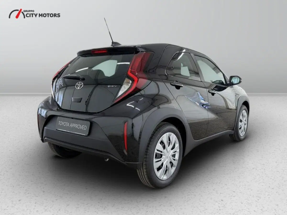 Toyota Aygo X nuova a Monza e Brianza (6)
