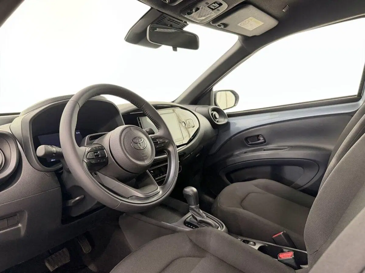 Toyota Aygo X nuova a Monza e Brianza (10)