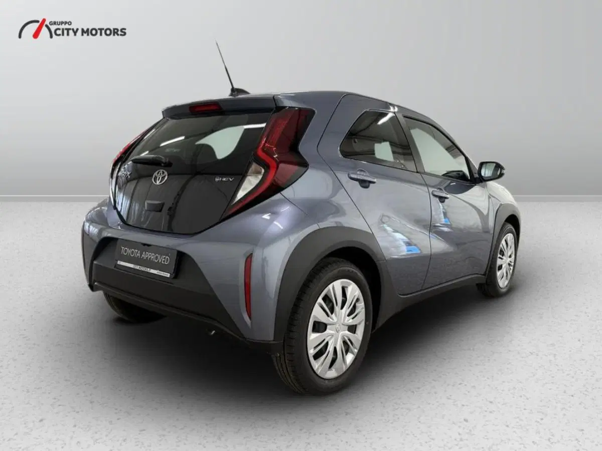 Toyota Aygo X nuova a Monza e Brianza (6)