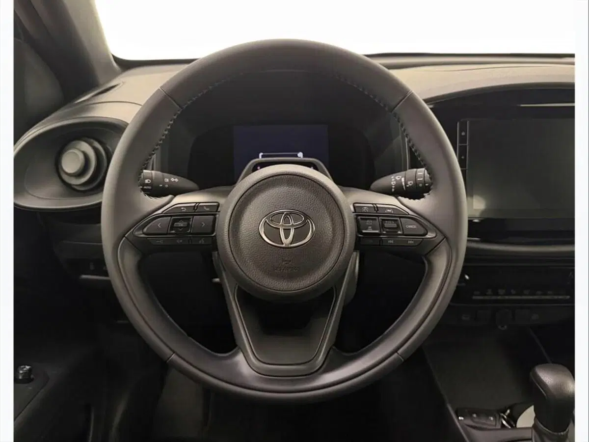 Toyota Aygo X nuova a Monza e Brianza (7)