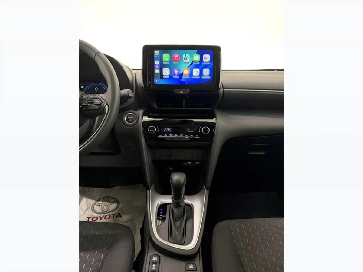 Toyota Yaris Cross nuova a Monza e Brianza (11)