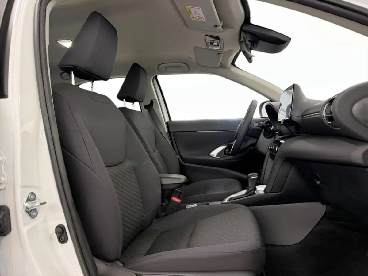 Toyota Yaris Cross nuova a Monza e Brianza (8)