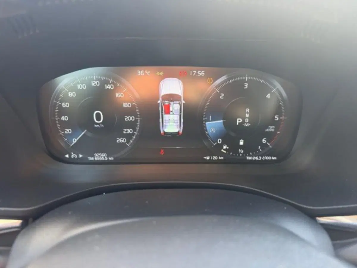 Volvo XC60 usata a Udine (9)