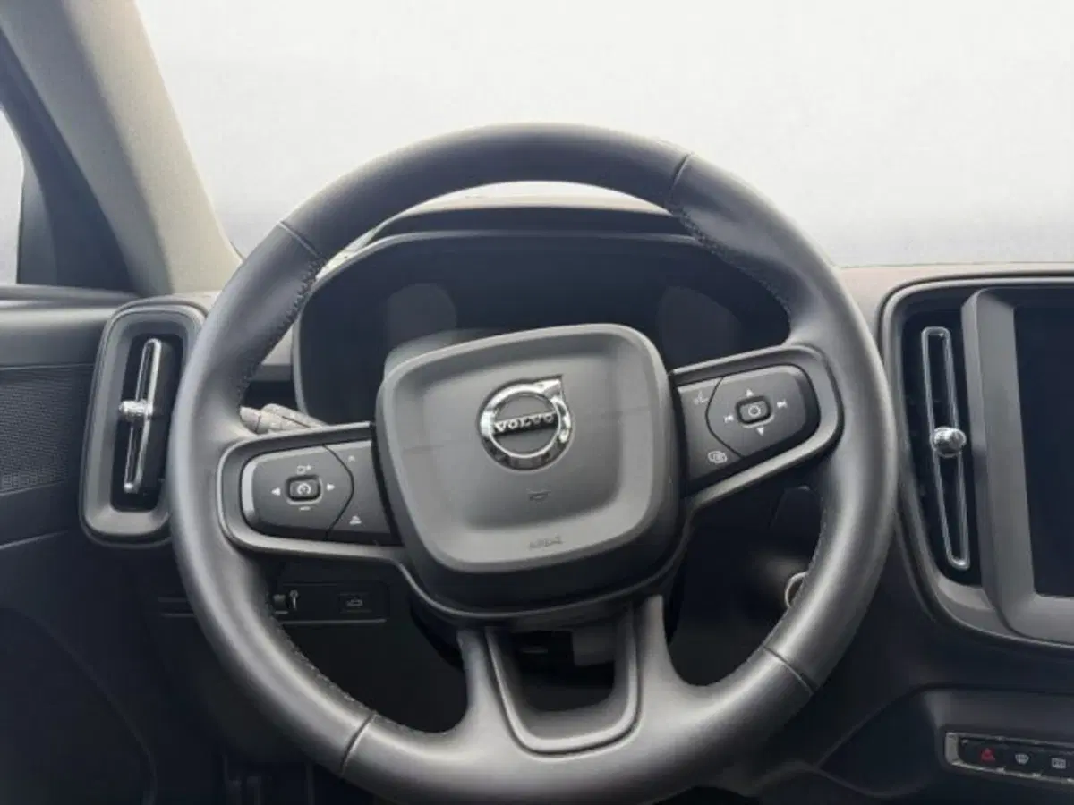 Volvo XC40 usata a Udine (10)