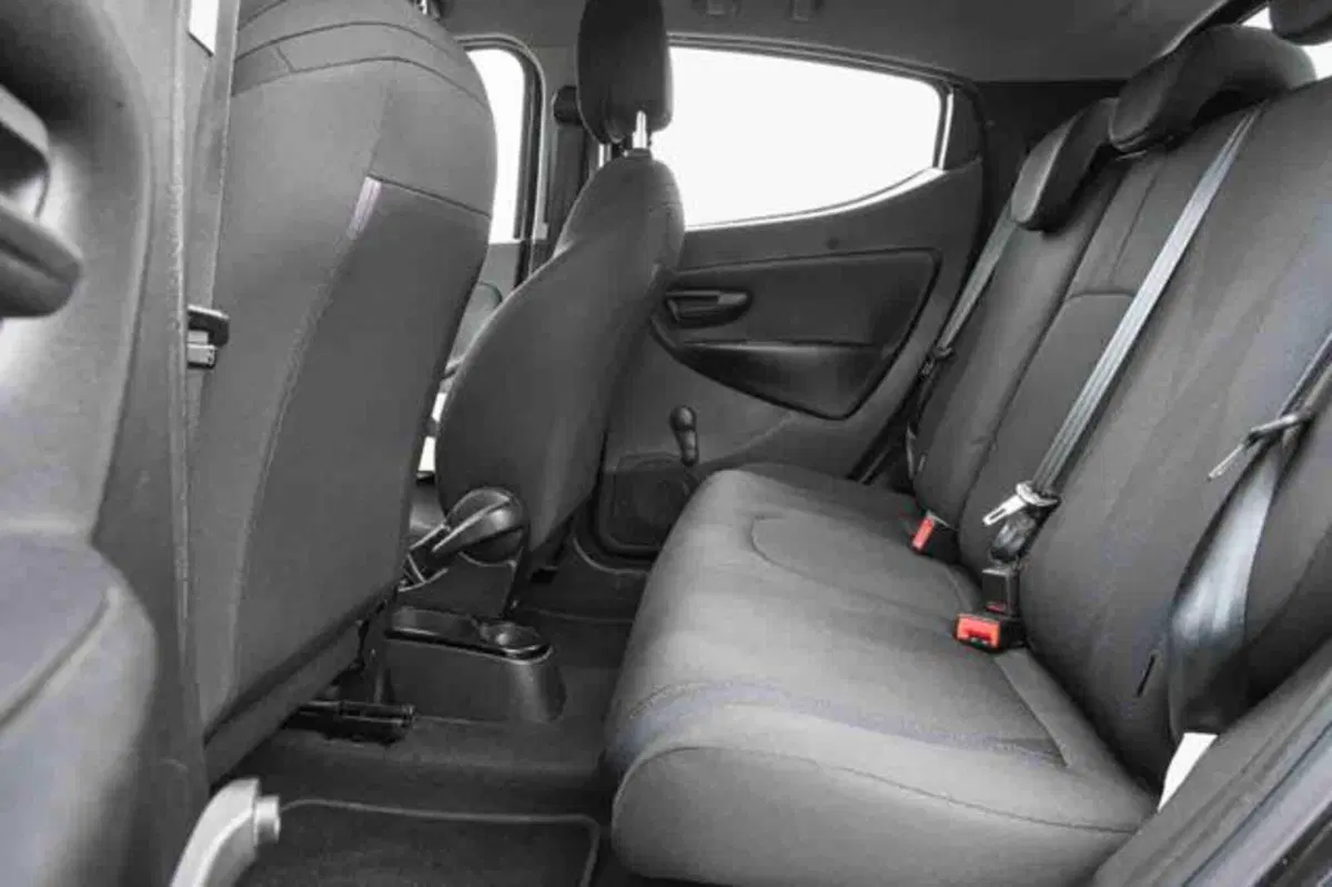 Lancia Ypsilon usata a Torino (11)