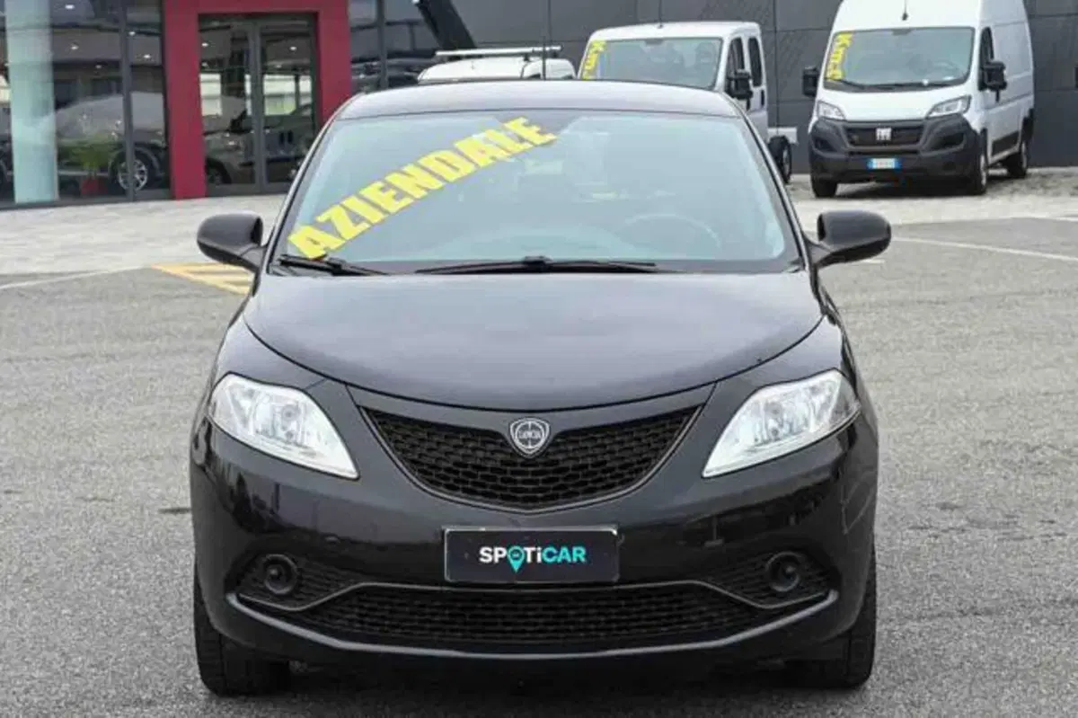 Lancia Ypsilon usata a Torino (18)