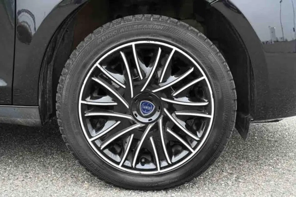 Lancia Ypsilon usata a Torino (6)