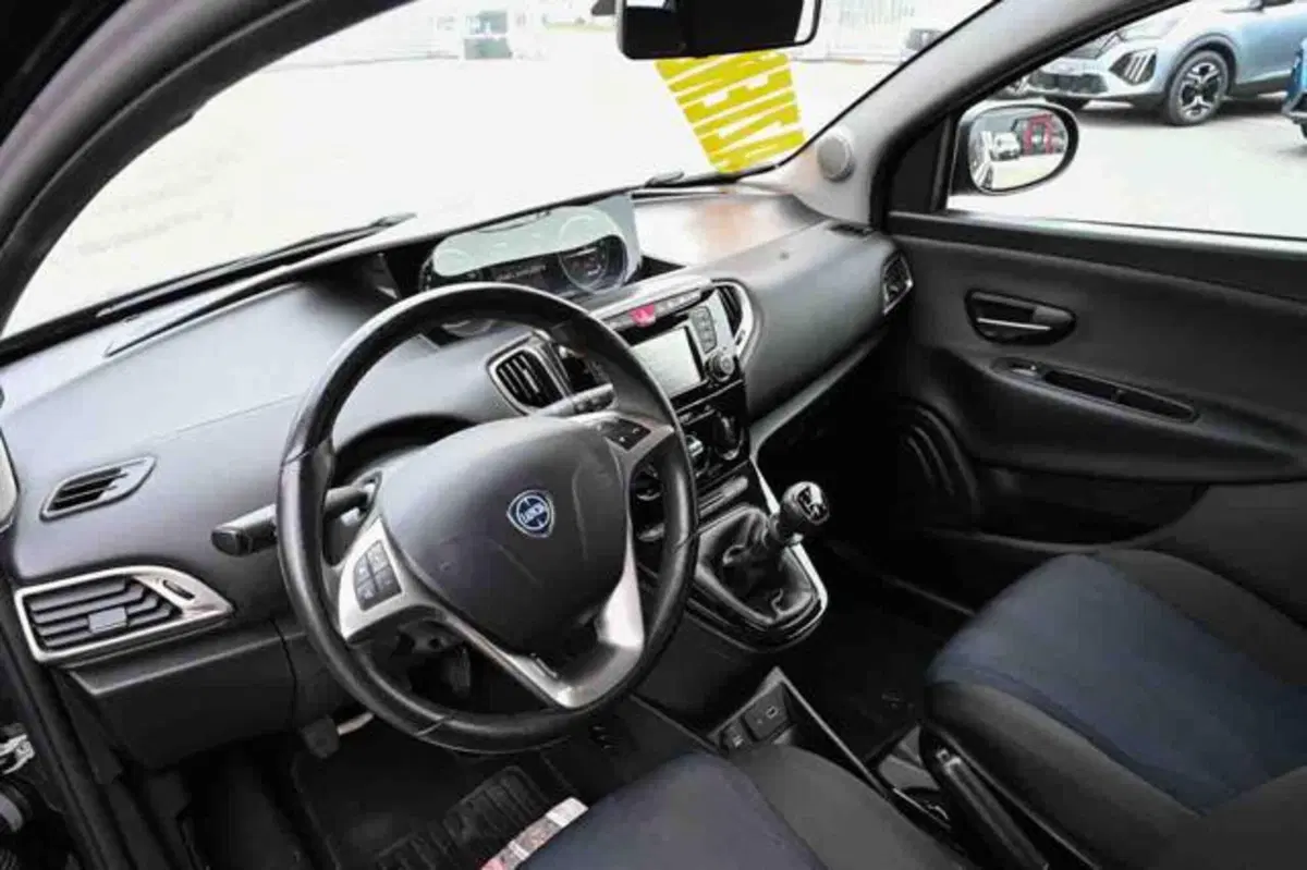 Lancia Ypsilon usata a Torino (8)