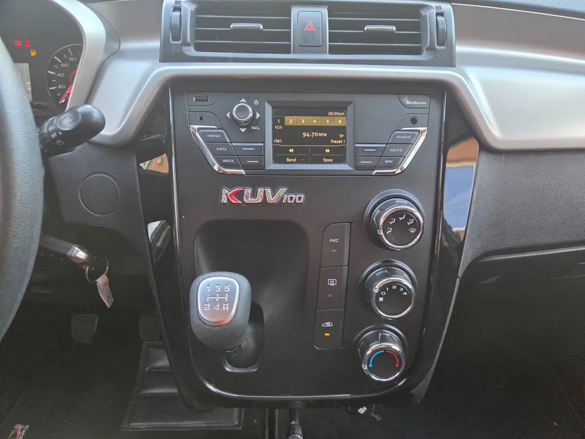 Mahindra KUV100 usata a Torino (11)