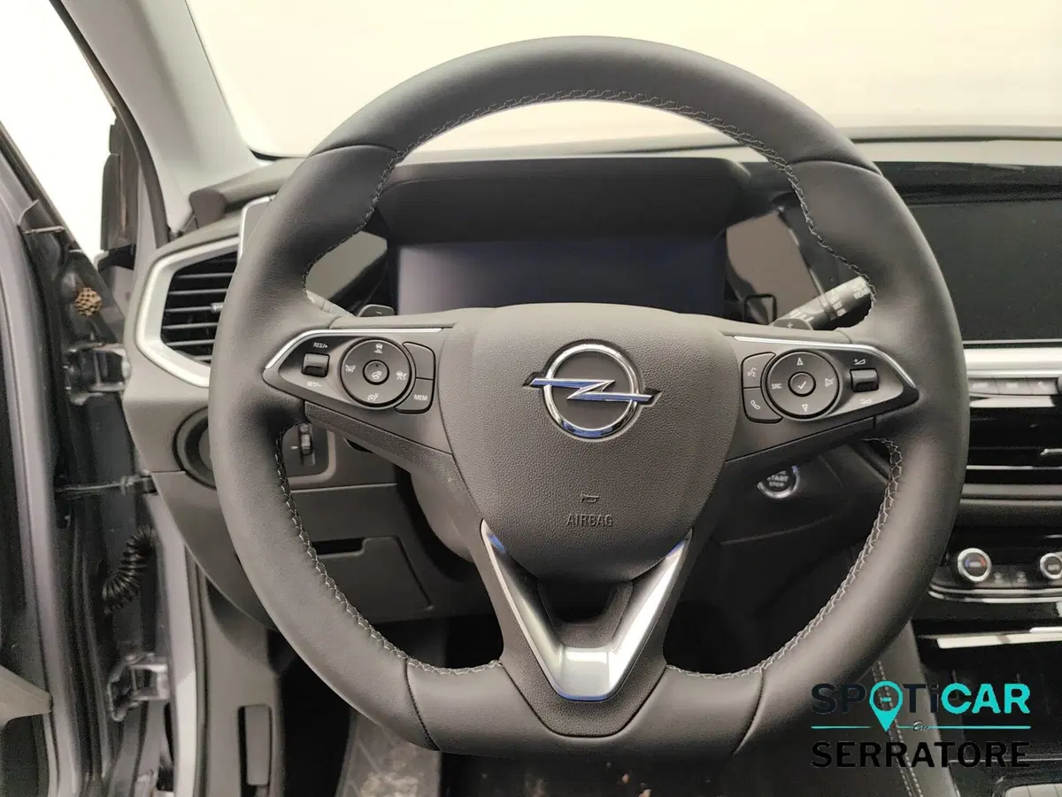 Opel Grandland nuova a Como (8)