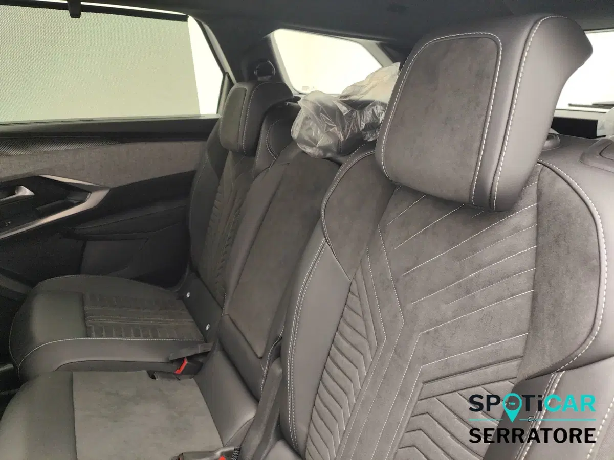 Peugeot 5008 nuova a Como (13)