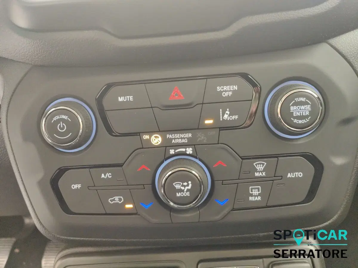 Jeep Renegade nuova a Como (15)