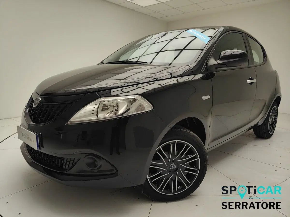 Lancia Ypsilon nuova a Como
