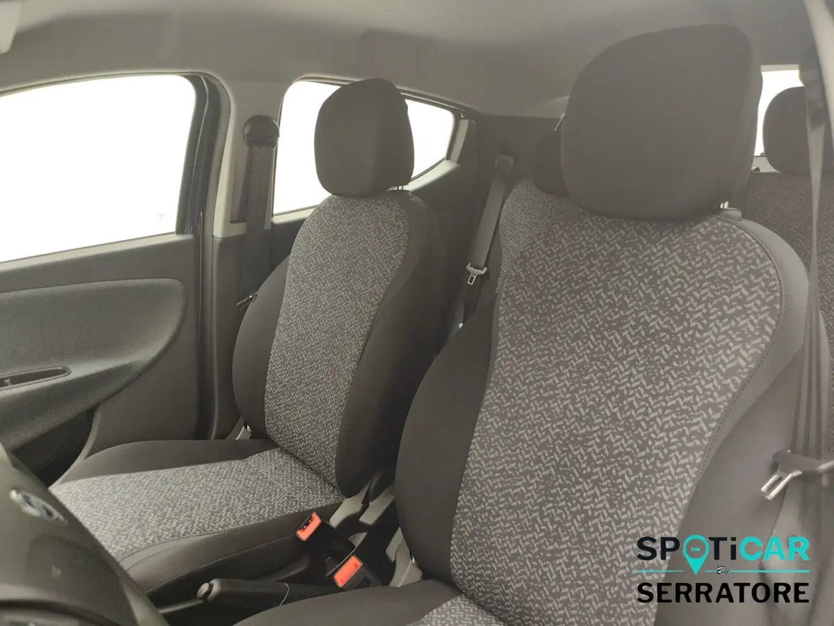 Lancia Ypsilon nuova a Como (11)