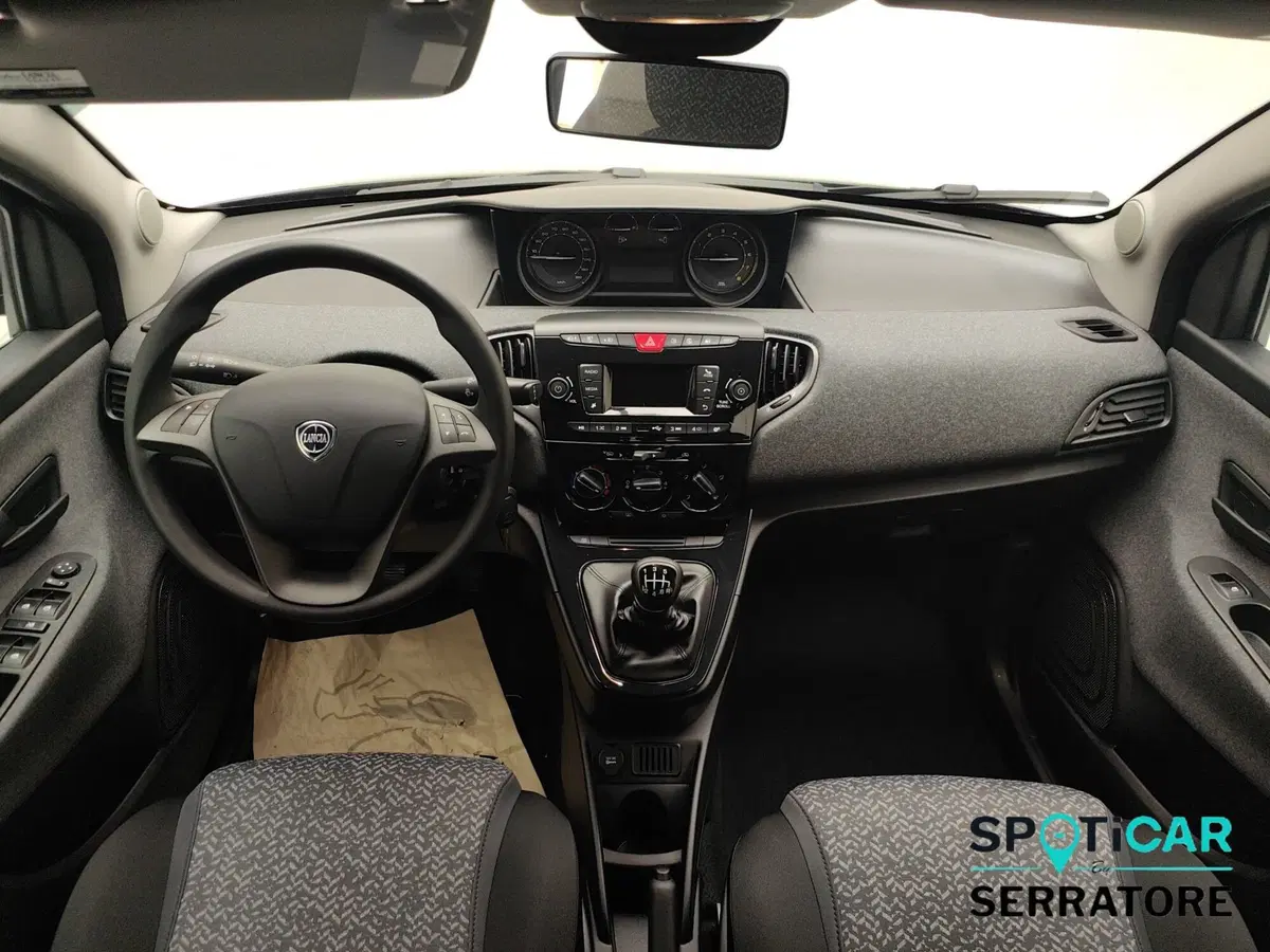 Lancia Ypsilon nuova a Como (7)