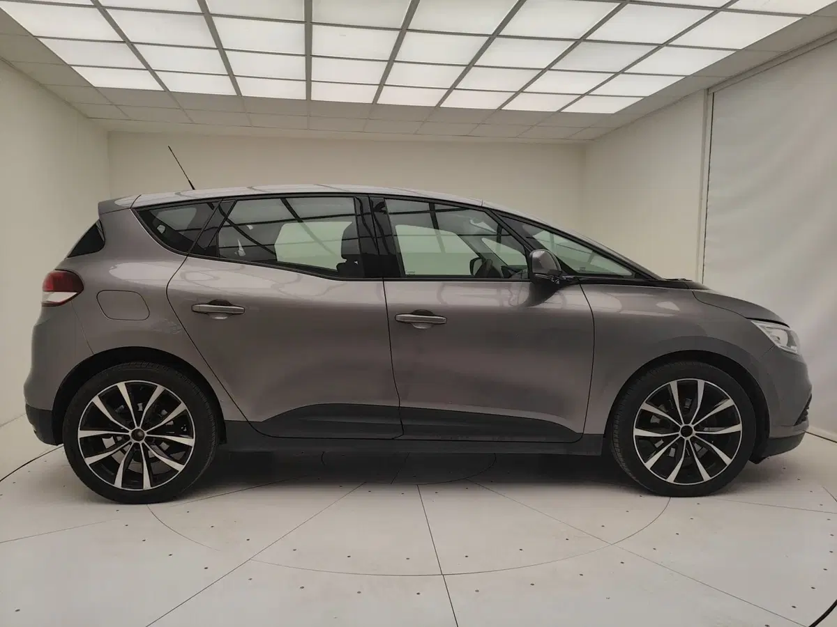 Renault Scénic usata a Como (18)