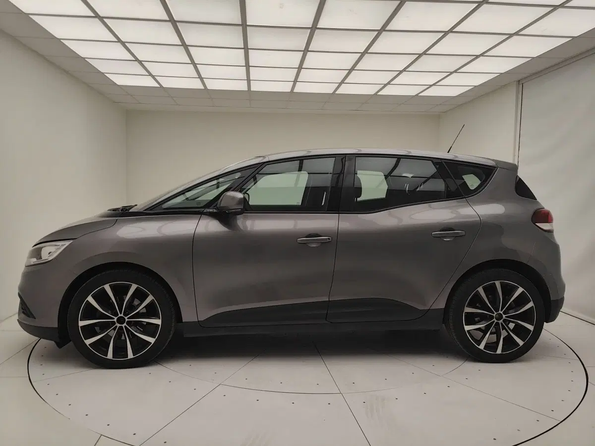 Renault Scénic usata a Como (19)