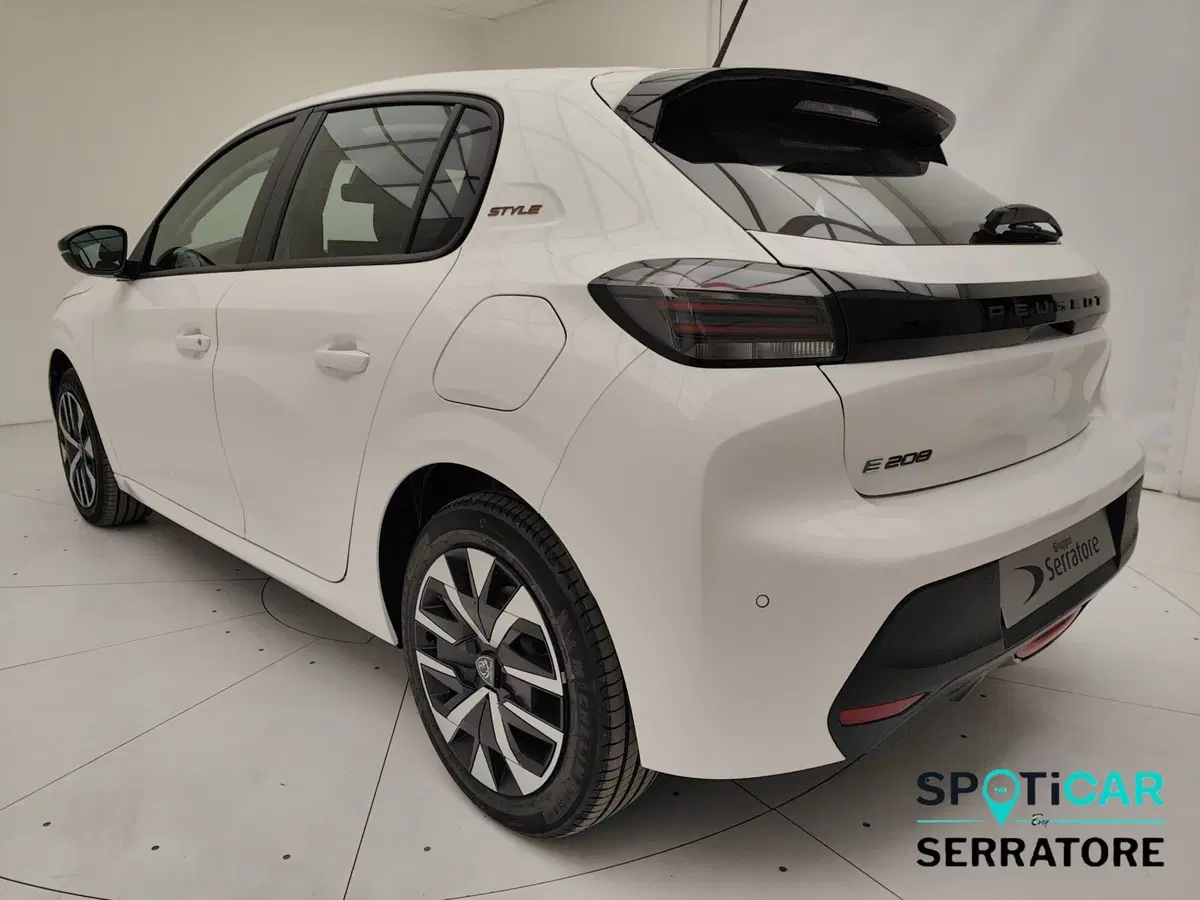 Peugeot 208 nuova a Como (4)
