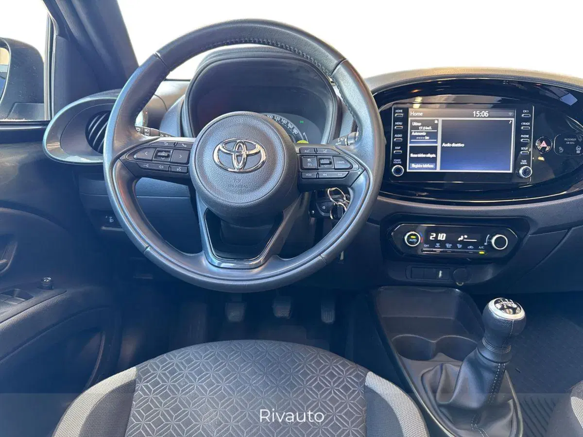 Toyota Aygo X usata a Como (8)