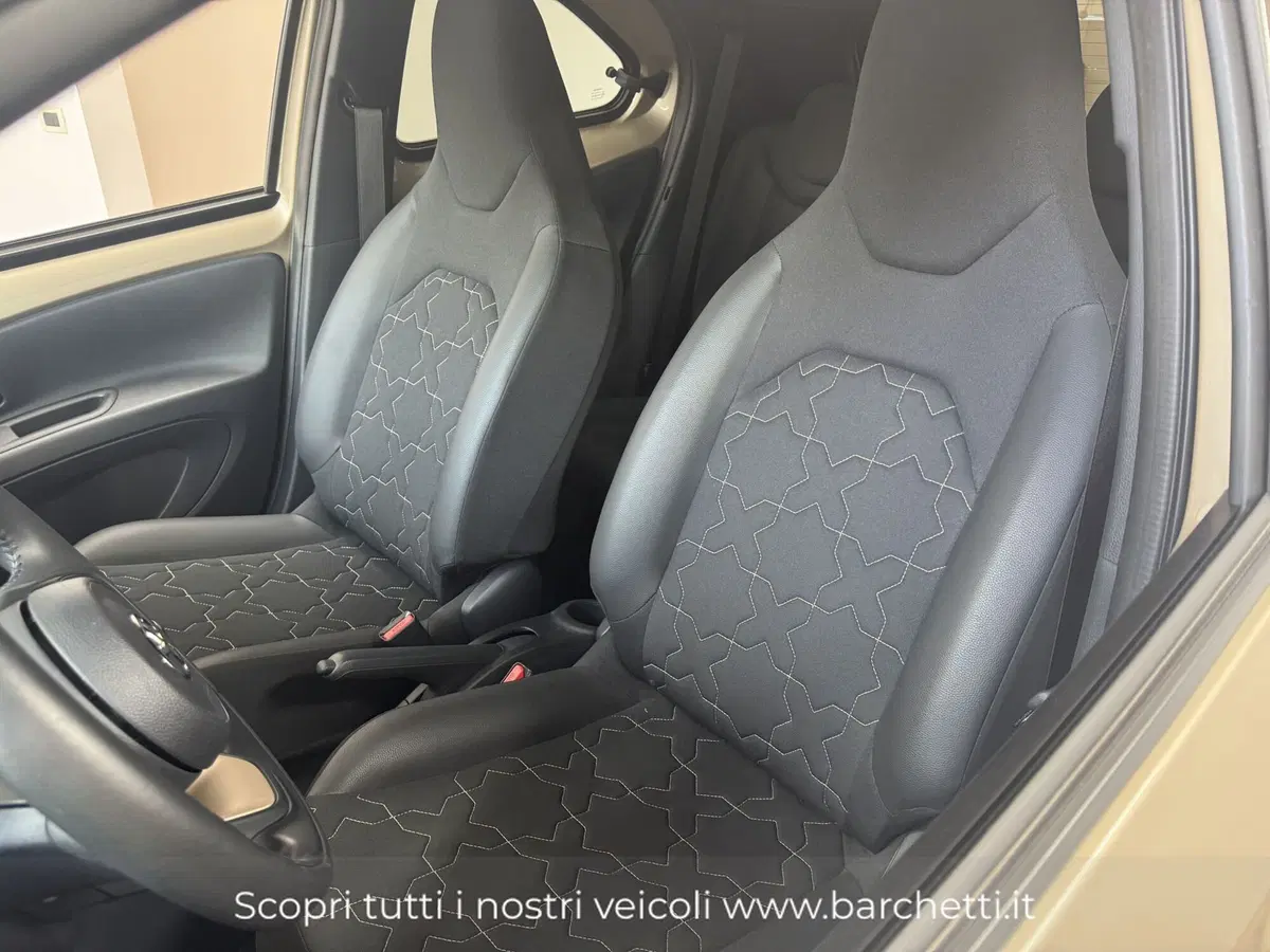 Toyota Aygo X usata a Brescia (8)