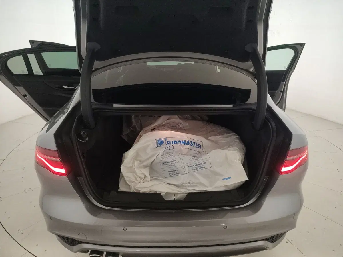 Jaguar XE usata a Alessandria (10)