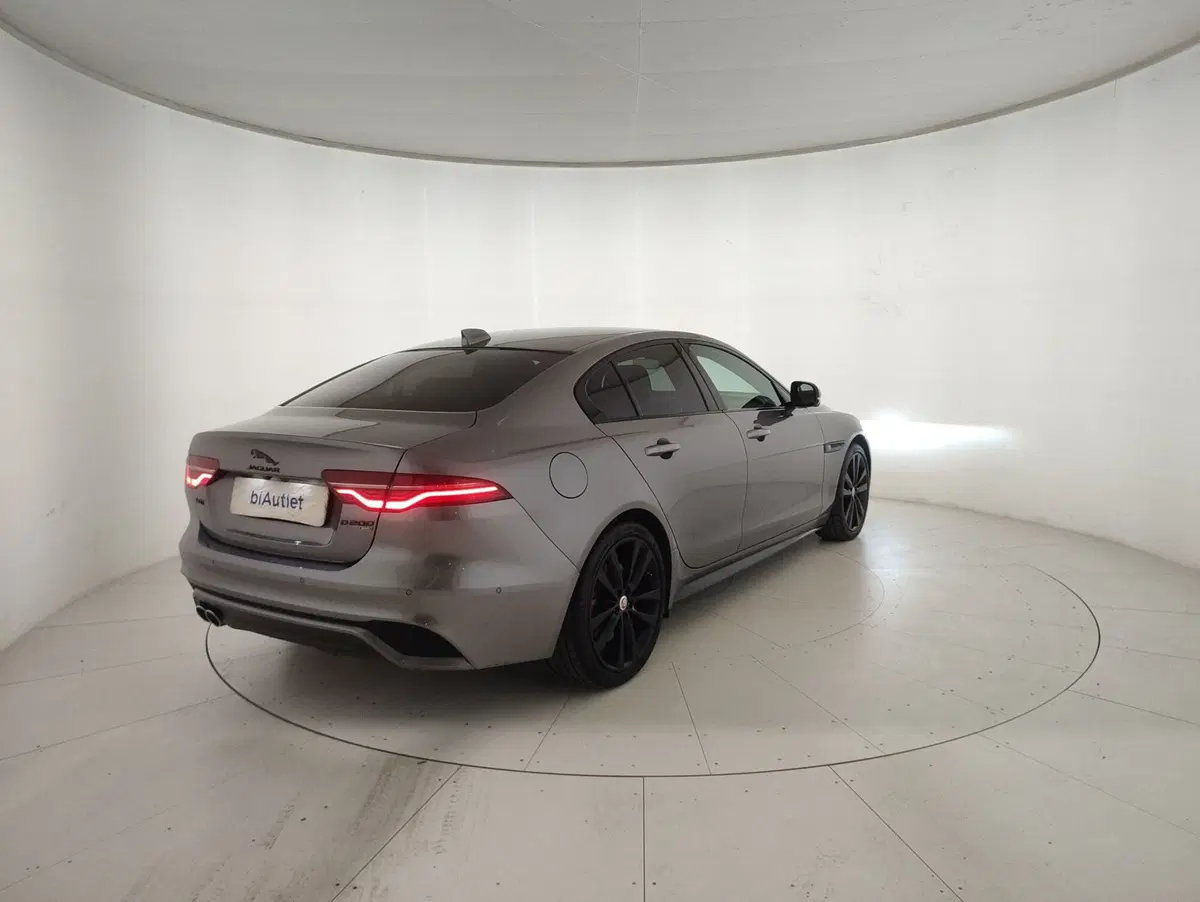 Jaguar XE usata a Alessandria (4)