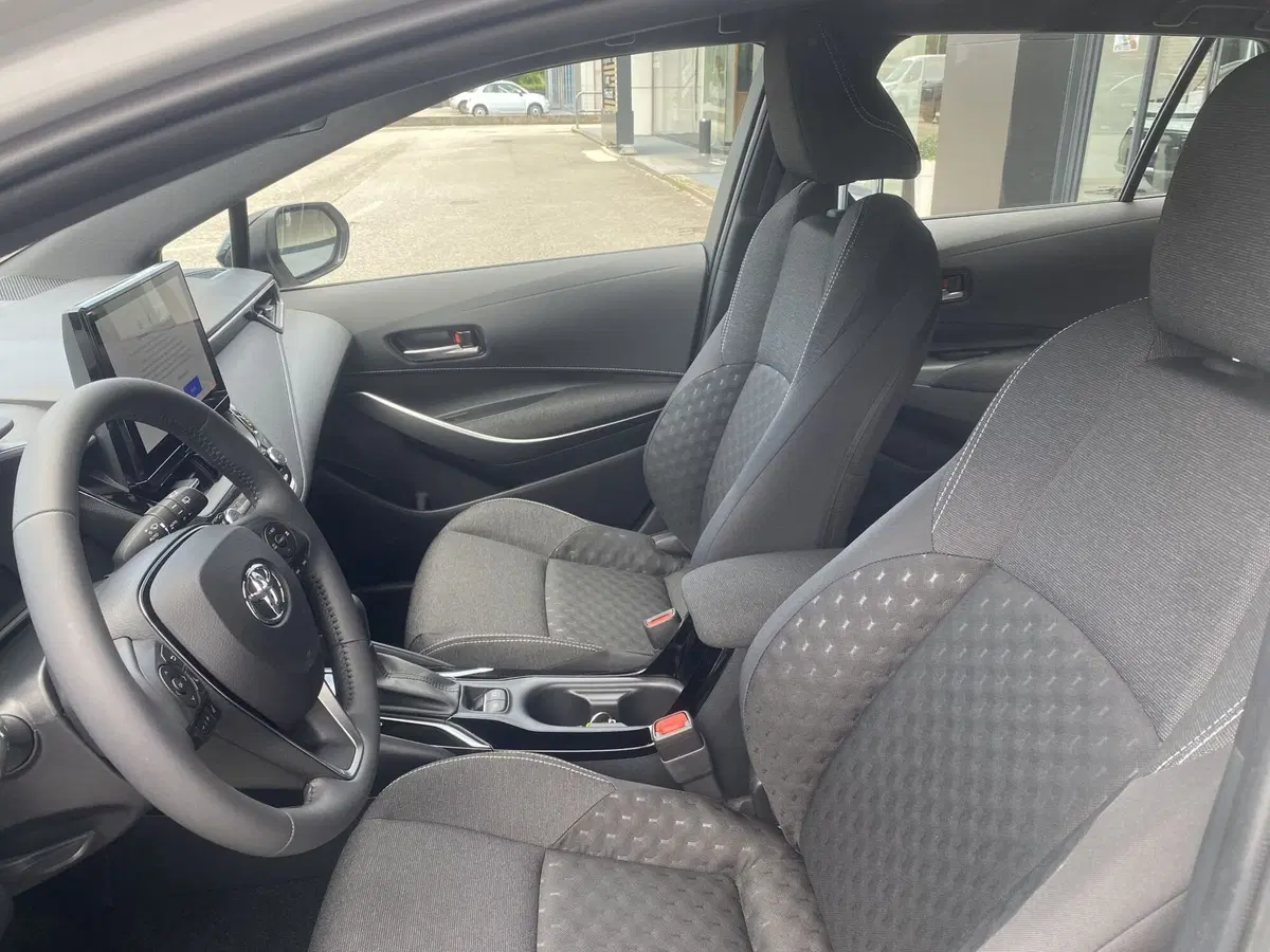 Toyota Corolla Touring Sports nuova a Treviso (7)