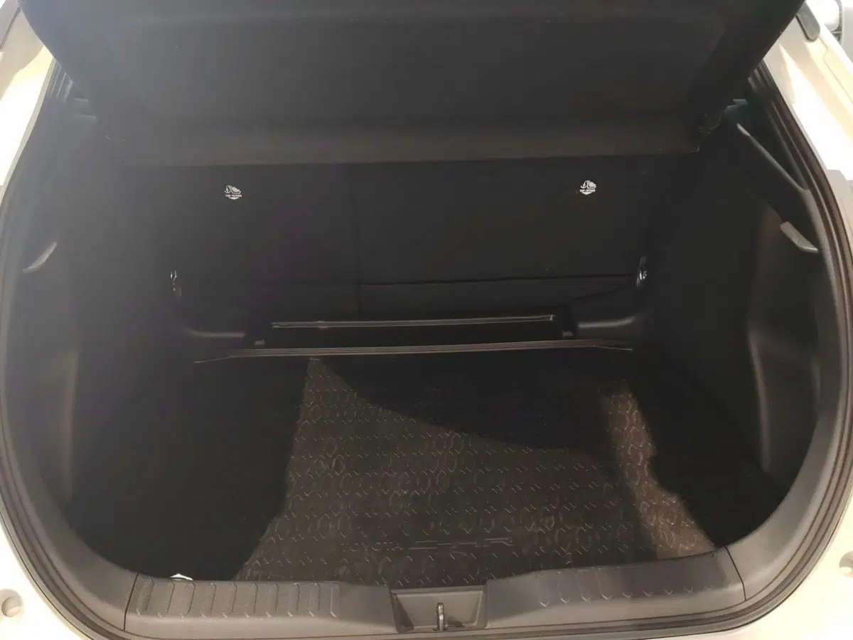 Toyota Toyota C-HR usata a Catania (6)