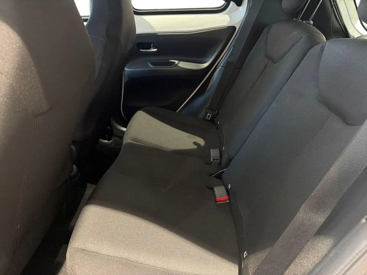 Toyota Aygo X usata a Catania (11)