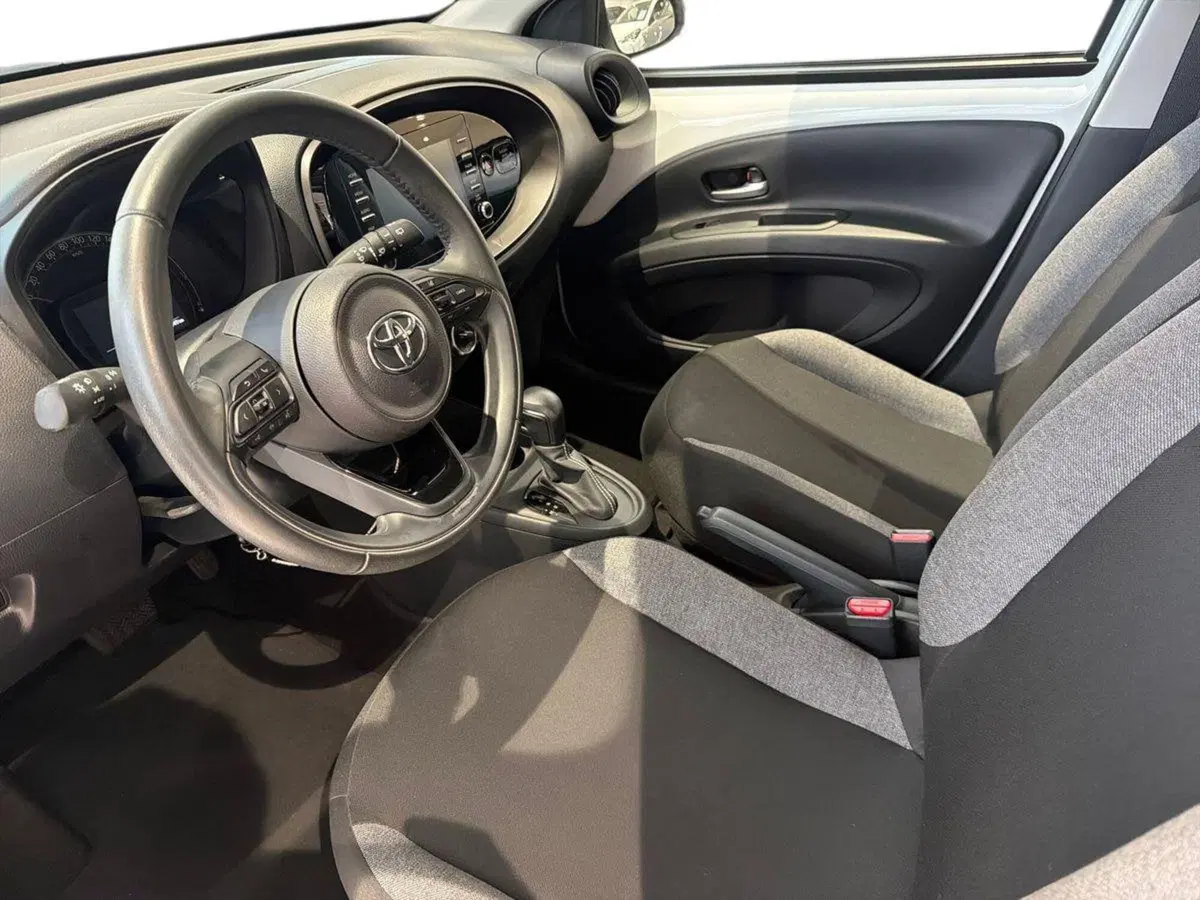 Toyota Aygo X usata a Catania (7)