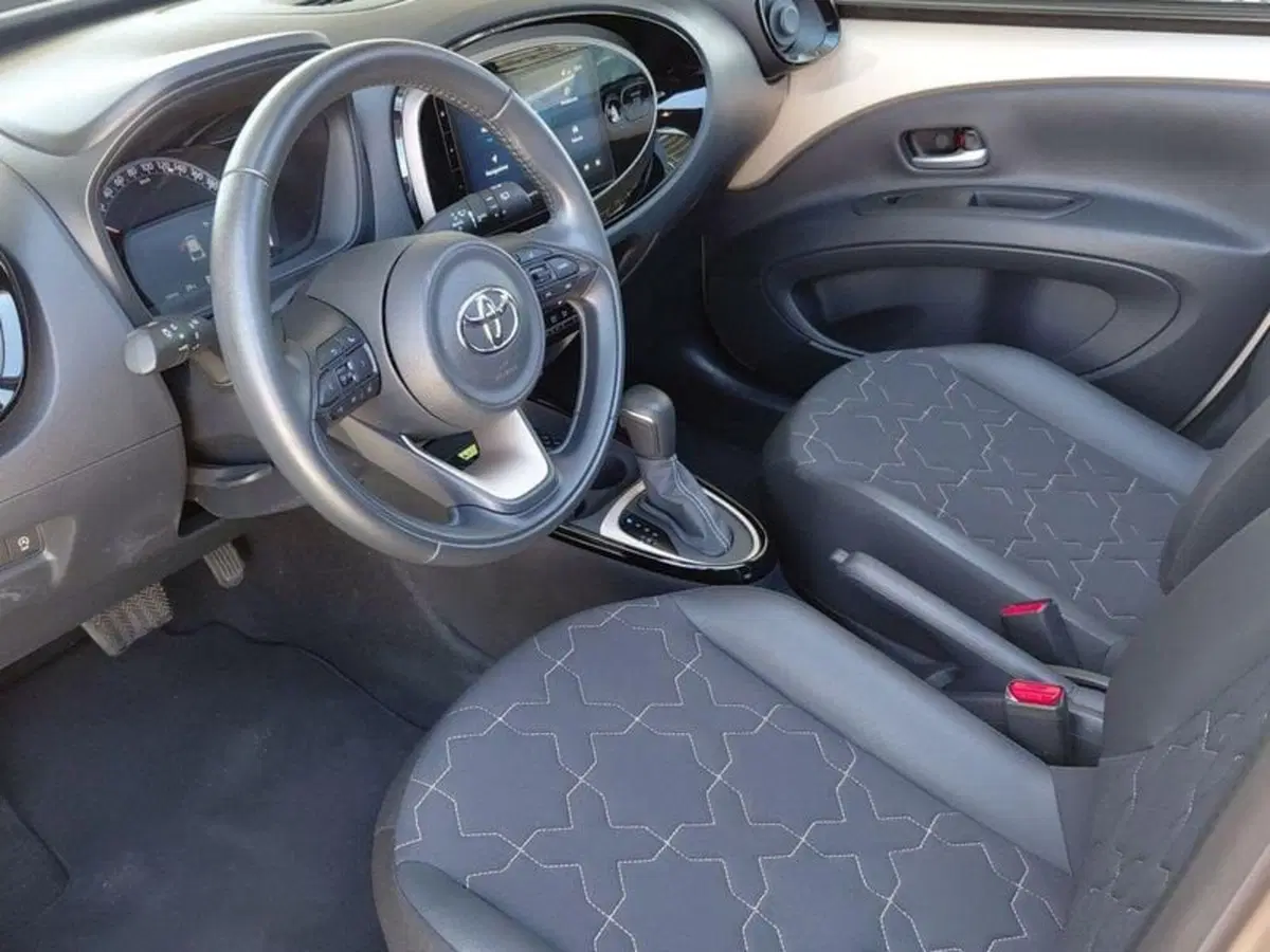 Toyota Aygo X usata a Cagliari (8)