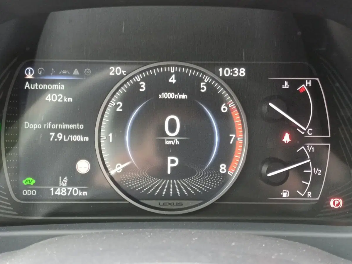 Lexus UX usata a Milano (9)