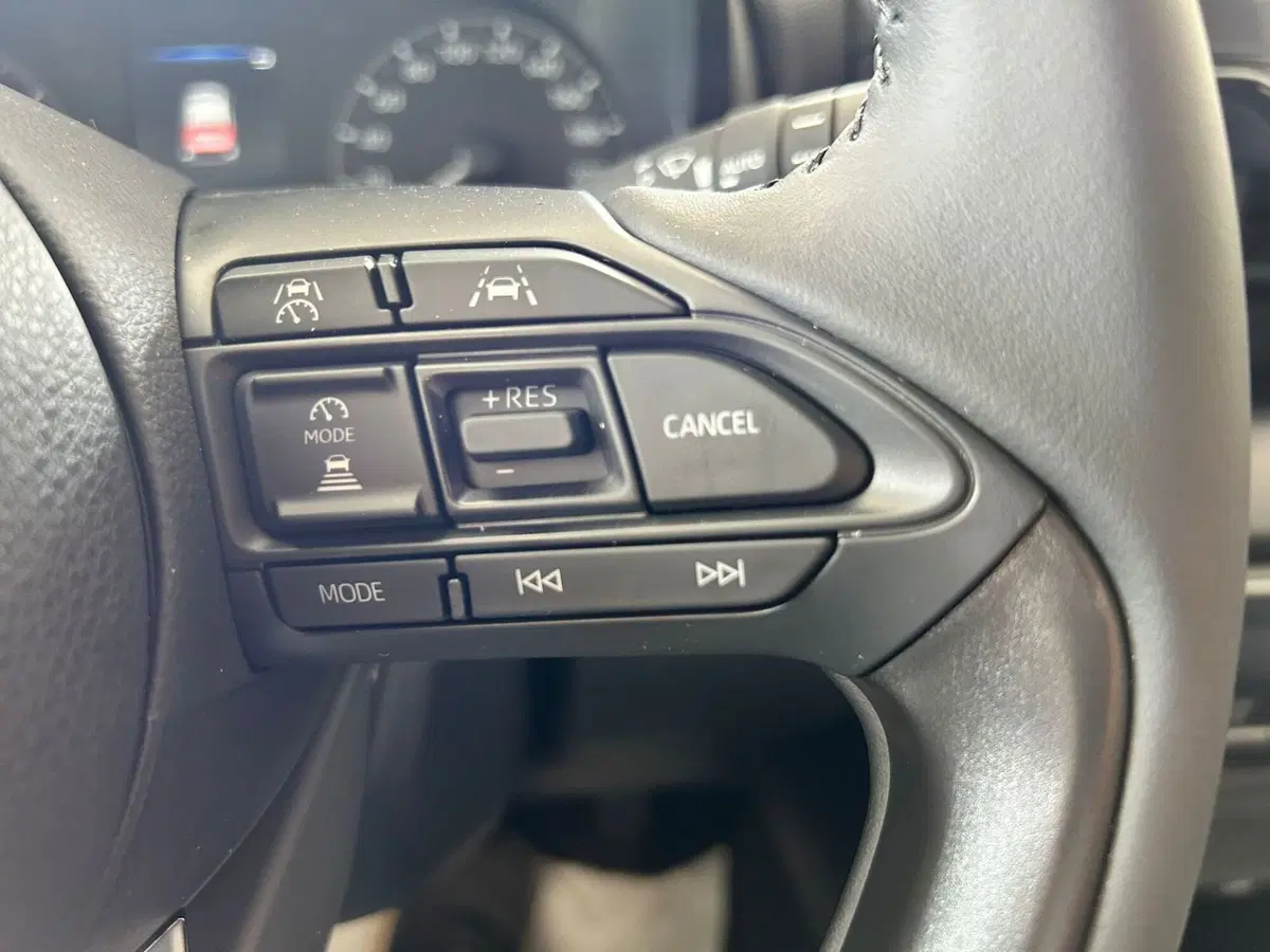 Mazda Mazda2 Hybrid nuova a Pavia (12)