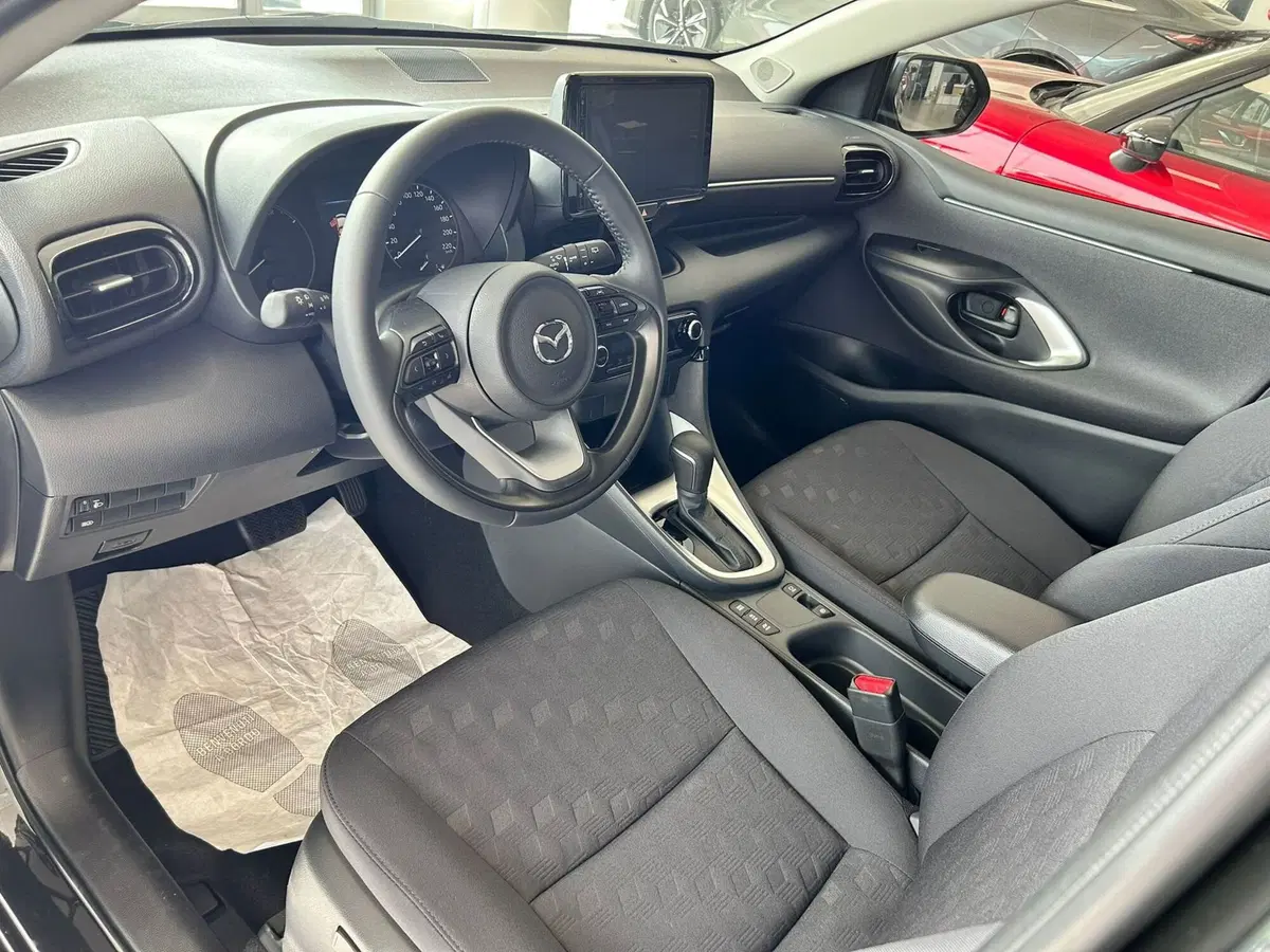 Mazda Mazda2 Hybrid nuova a Pavia (14)