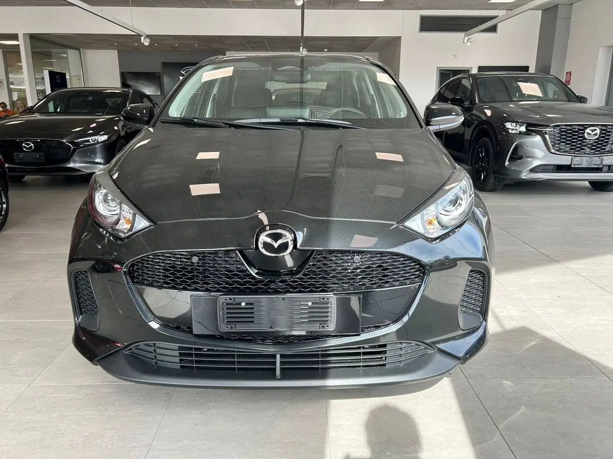 Mazda Mazda2 Hybrid nuova a Pavia (2)