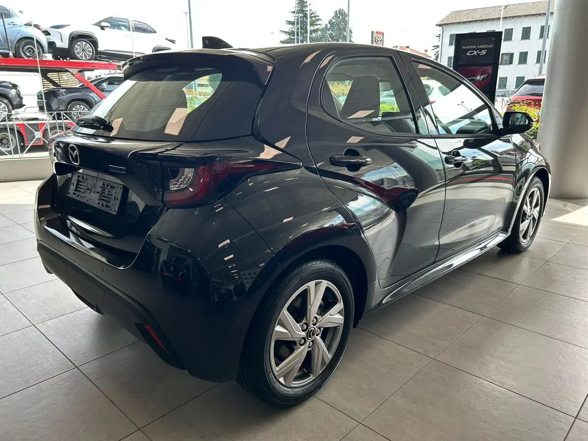 Mazda Mazda2 Hybrid nuova a Pavia (4)