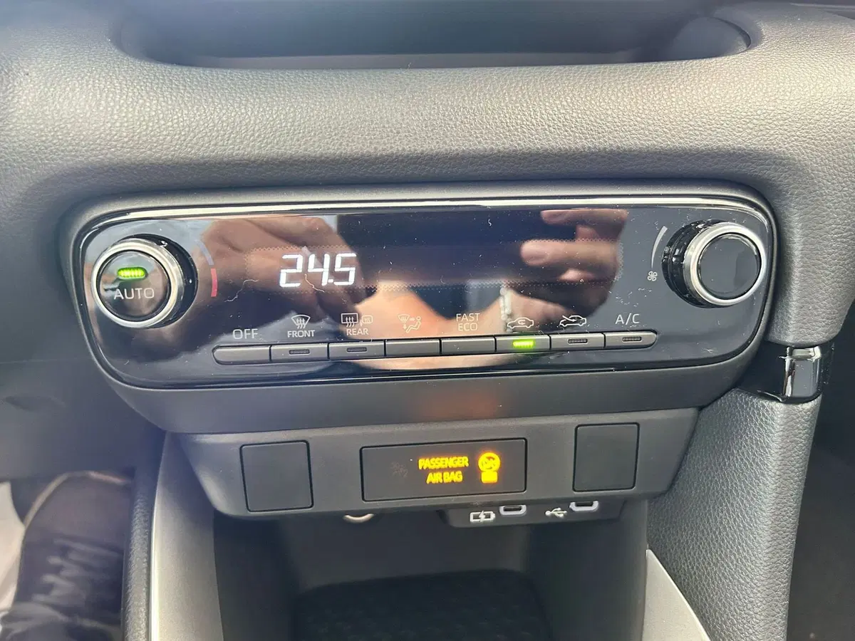 Mazda Mazda2 Hybrid nuova a Pavia (9)